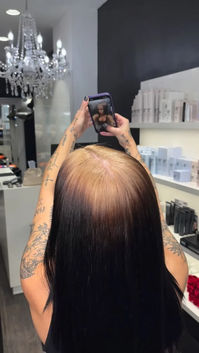 Obsessed with Ghost Roots!😍

#friseurwien #schwarzkopf #hairstylist #hair #schwarzkopfprofessional #blonde #hairsalonvienna #fyp #hairsalon #ghostroots #ghosthair